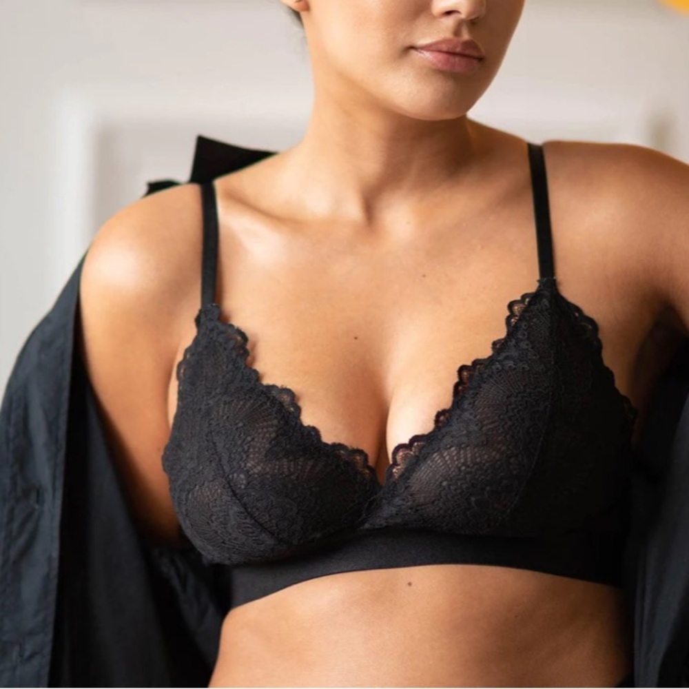 Black lace lined bralette size M. Brand new with tags
